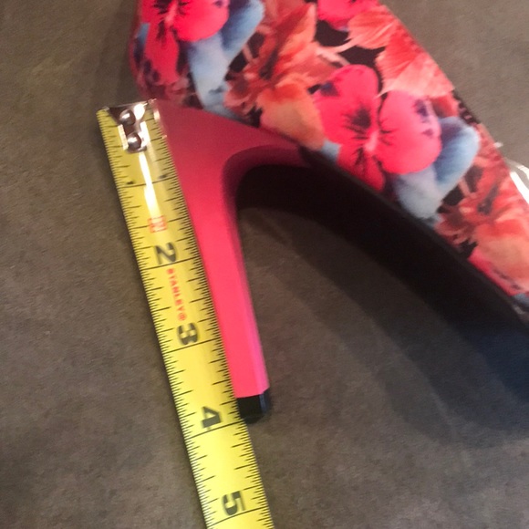 Flowers heels💕🌸🌺🌸🌺 - Picture 5 of 6